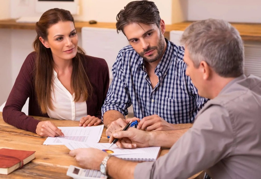 Licensed adjuster explaining insurance claim options to Florida homeowners at a consultation